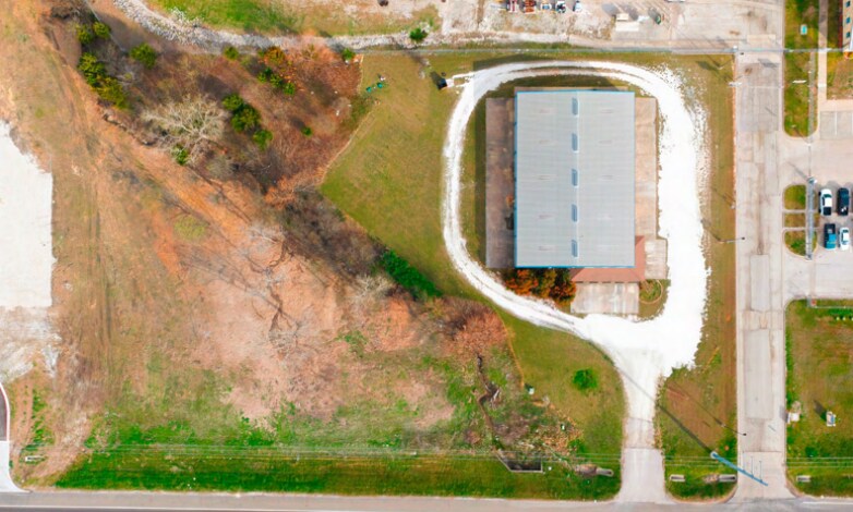 More Photos Of 7461 Bagby Ave, Woodway Light Distribution For Lease