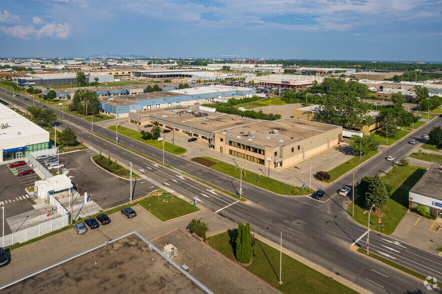 More Photos Of 194-208 Boul Brunswick, Pointe-claire Warehouse For Lease