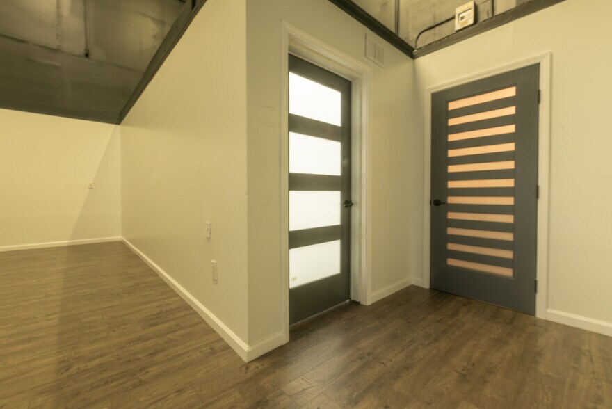 Primary Photo Of 1115-1121 Jordan Ln, Napa Showroom For Lease