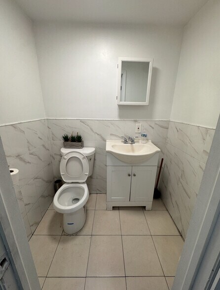 More Photos Of 124-13 Liberty Ave, South Richmond Hill Storefront Retail Office For Lease