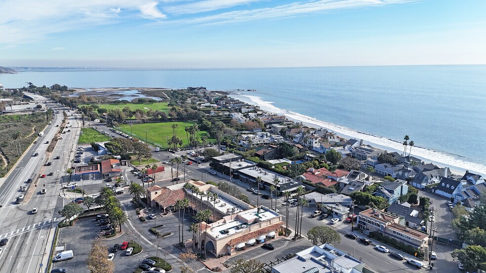 More Photos Of 23676-23712 Malibu Rd, Malibu Office For Lease