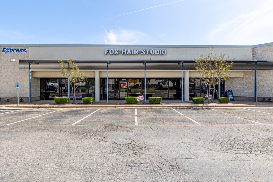 More Photos Of 2000 N Mays St, Round Rock Freestanding For Lease
