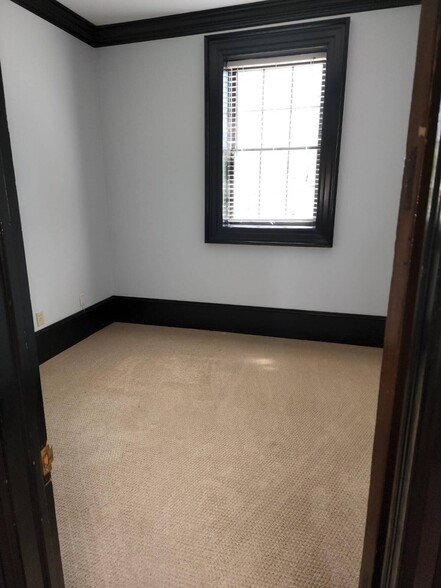 More Photos Of 3155 Roswell Rd NE, Atlanta Office For Sale