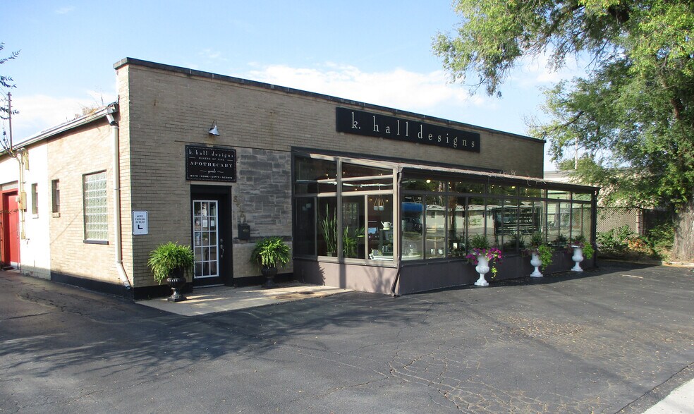 Primary Photo Of 8416 Manchester Rd, Brentwood Showroom For Sale