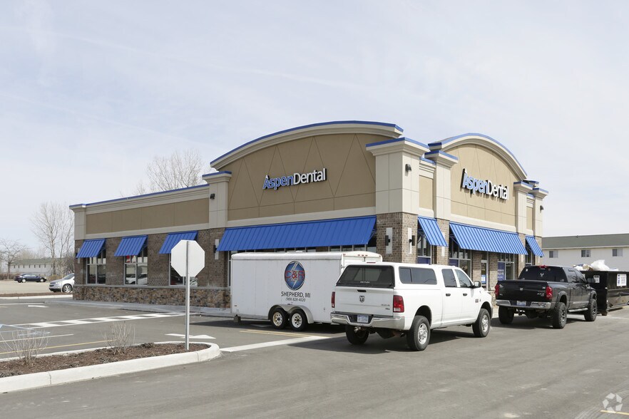 More Photos Of 4101 E Blue Grass Rd, Mt Pleasant Freestanding For Sale