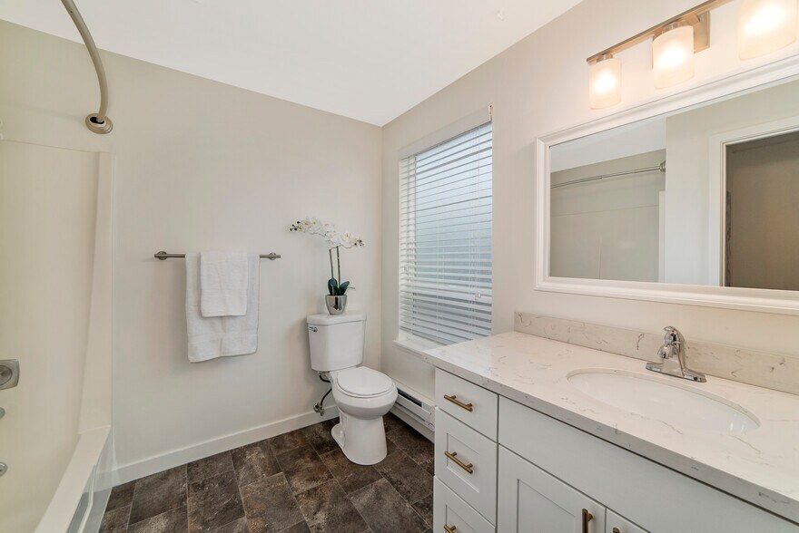 More Photos Of 30323-30331 15th Ct S, Federal Way Apartments For Sale