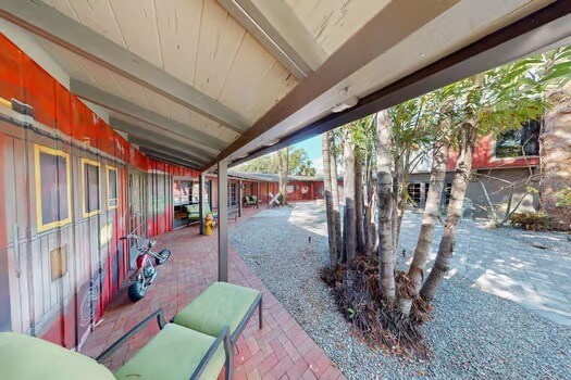 More Photos Of 3508 S Manhattan Ave, Tampa Health Club For Sale