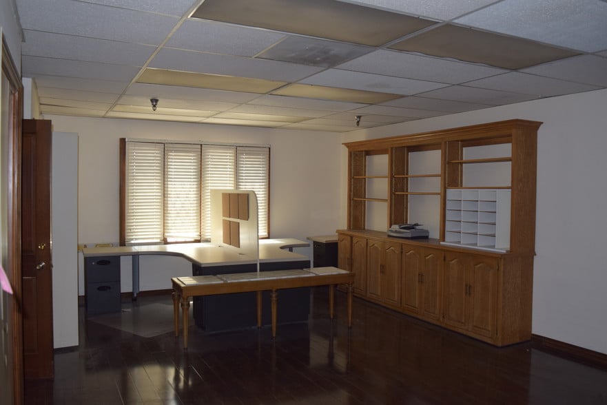 More Photos Of 7737-7741 Burnet Ave, Van Nuys Warehouse For Sale