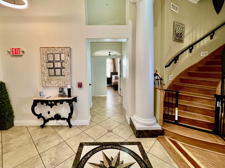 More Photos Of 21428 N 55th Ave, Glendale Assisted Living For Lease