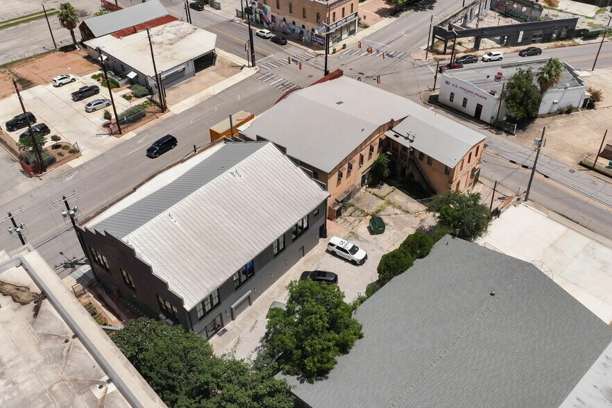 More Photos Of 1405 S Flores St, San Antonio Storefront Retail Residential For Lease