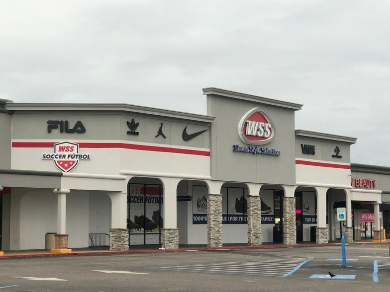 More Photos Of 5240-5392 W 34th St, Houston Unknown For Lease