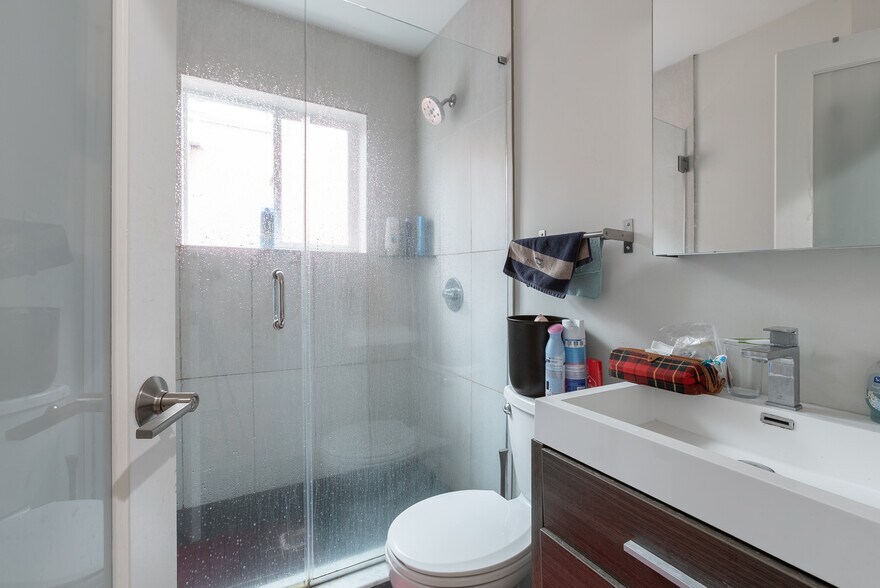 More Photos Of 2020 Locust St, Philadelphia Apartments For Sale