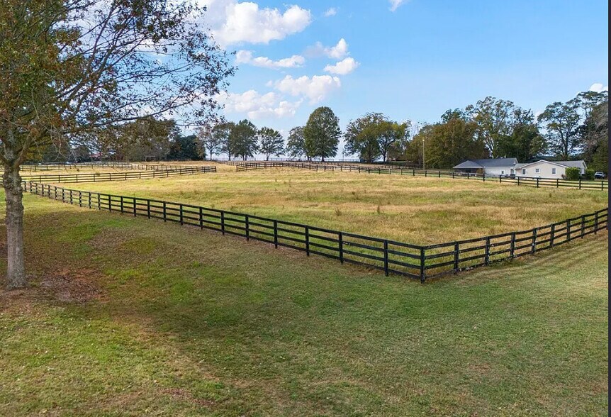 More Photos Of 715 Melton Rd, Liberty Horse Stables For Sale