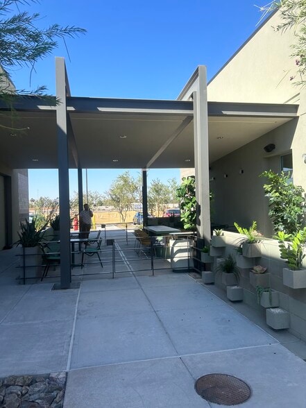 More Photos Of 8842 90th st, Scottsdale General Retail For Lease