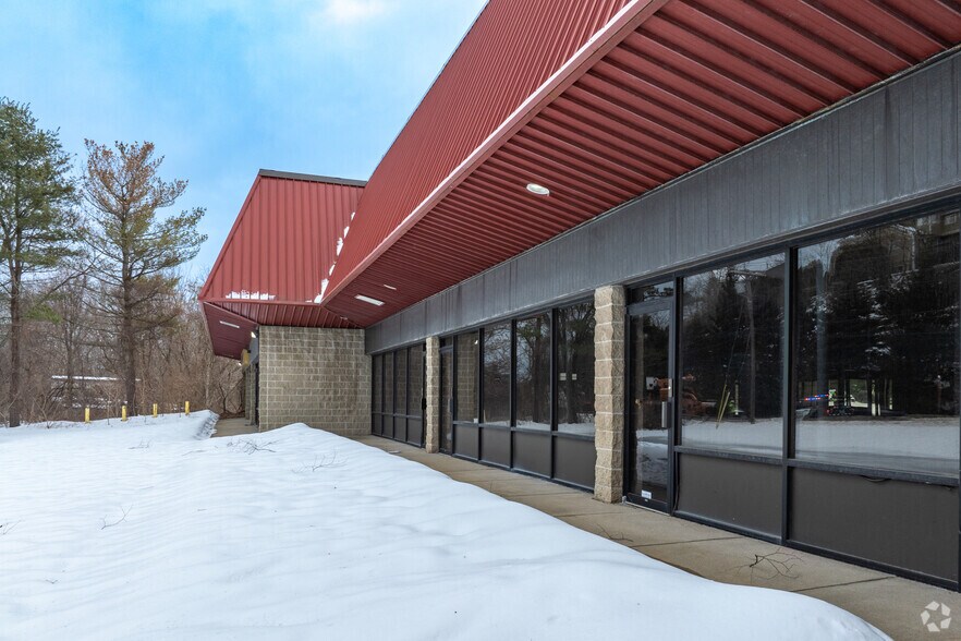 More Photos Of 38 Swampscott Rd, Salem Self Storage For Lease