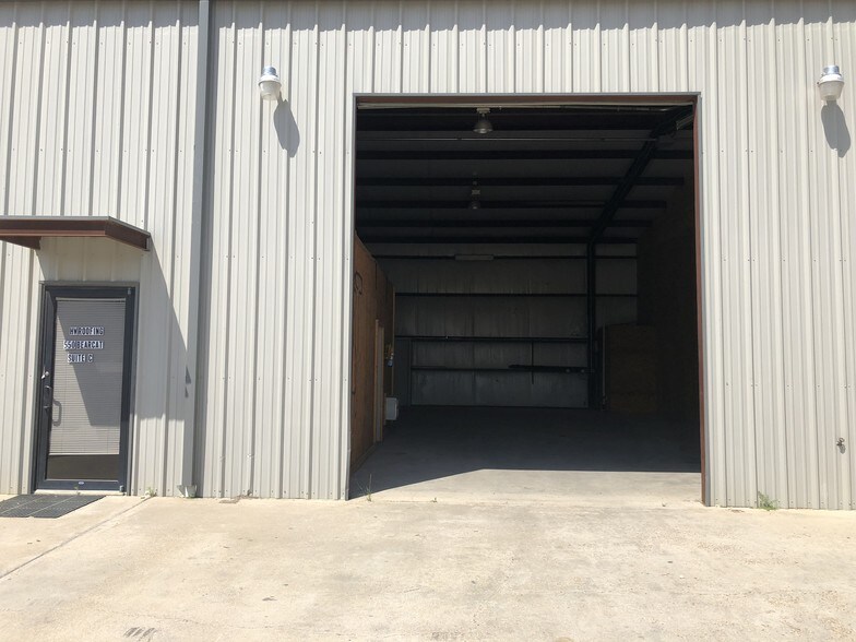 More Photos Of 550 Bear Cat Rd, Aledo Warehouse For Lease