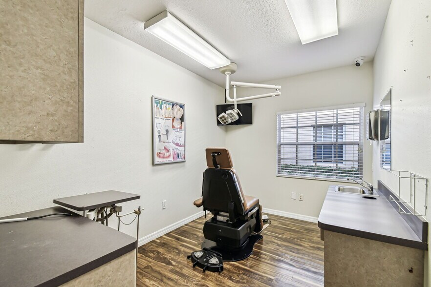 More Photos Of 7720 W Waters Ave, Tampa Office For Lease