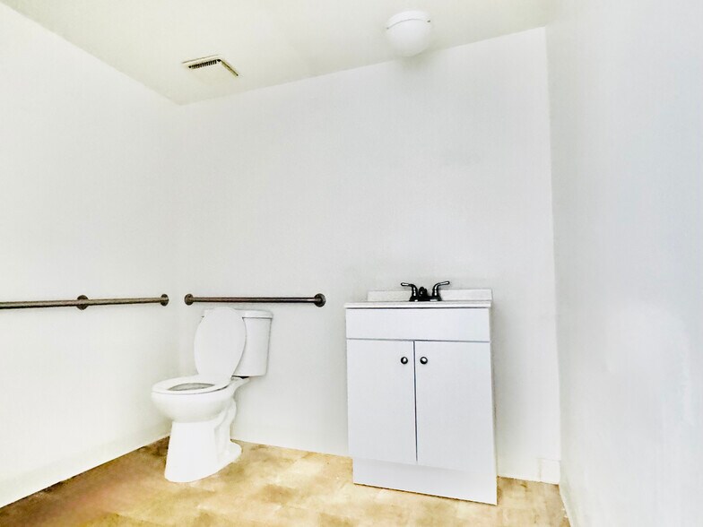 More Photos Of 1834-1848 Pacific Coast Hwy, Lomita Unknown For Lease