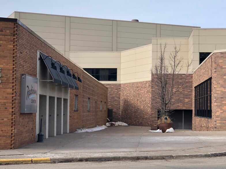 More Photos Of 300 2nd St S, La Crosse Office For Sale