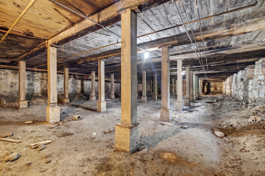 More Photos Of 420 Park St, Housatonic Flex For Sale