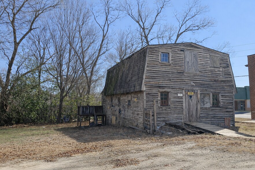 More Photos Of 1211 S Main St, Lillington Freestanding For Sale