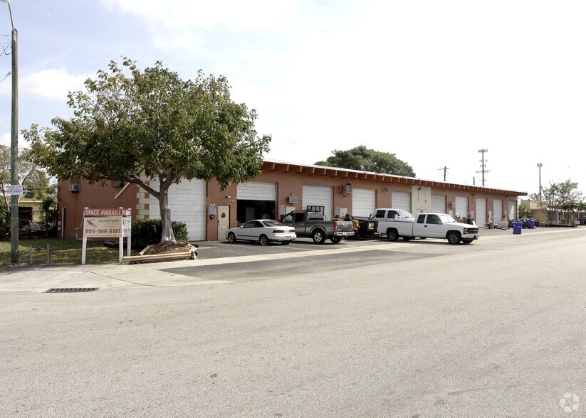 More Photos Of 5833-5851 SW 25th St, West Park Warehouse For Lease