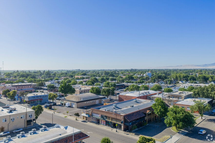 More Photos Of 130 W 11th St, Tracy General Retail For Lease