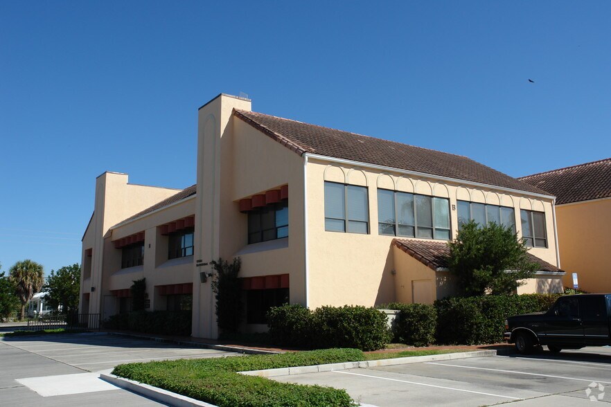 More Photos Of 900 SE Ocean Blvd, Stuart Medical For Lease