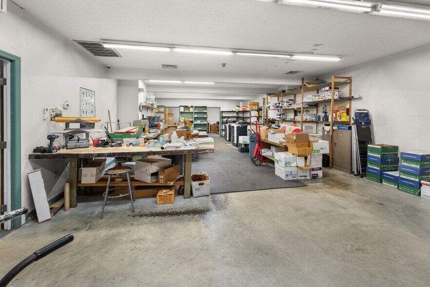 More Photos Of 421 US Highway 80 W, Garden City Freestanding For Lease