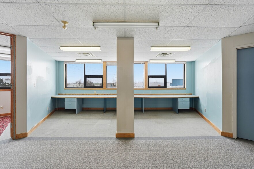 More Photos Of 149 N Murray St, Quinte West Office For Sale