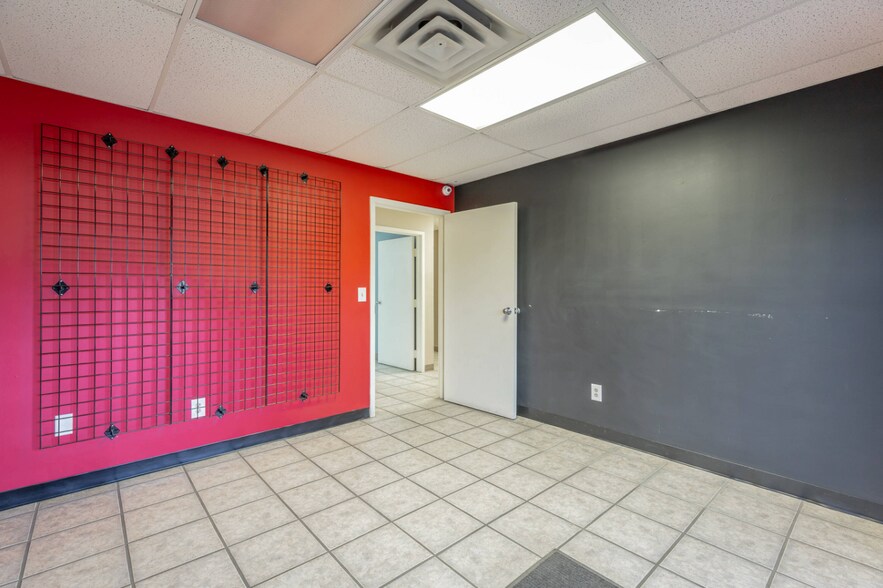 More Photos Of 218 Industrial Park Dr, Soddy Daisy Light Distribution For Sale