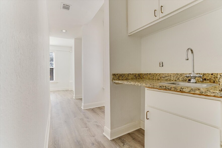 More Photos Of 1010 Rio Grande St, Austin Office For Lease