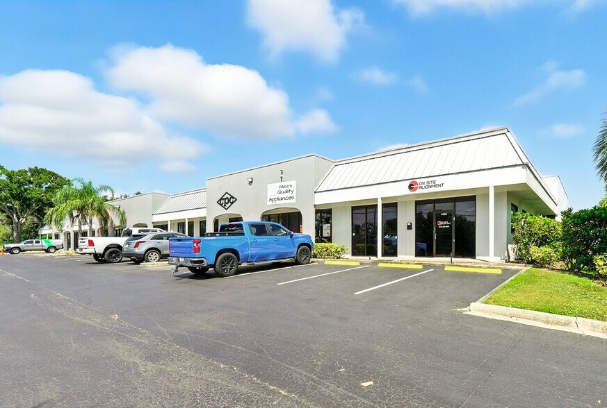 More Photos Of 5402-5468 N 56th Commerce Park Blvd, Tampa Unknown For Lease