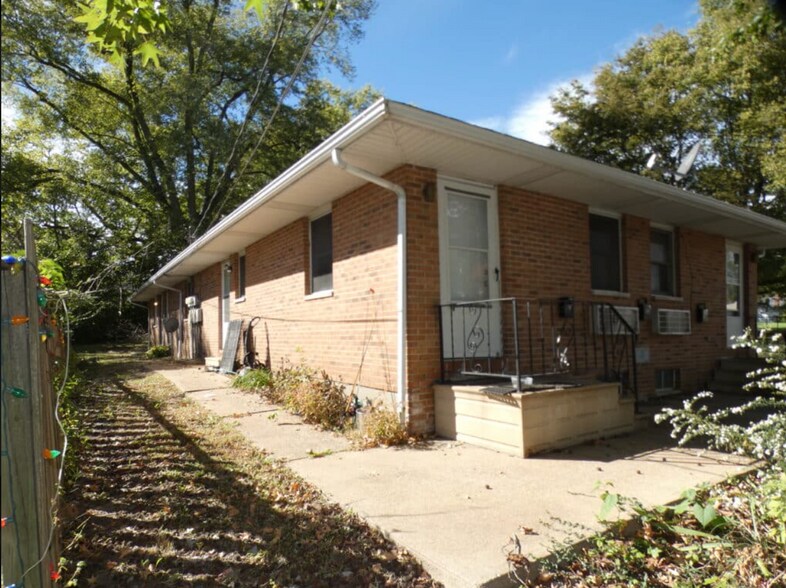 More Photos Of 105 S Washington St, Sparta Apartments For Sale