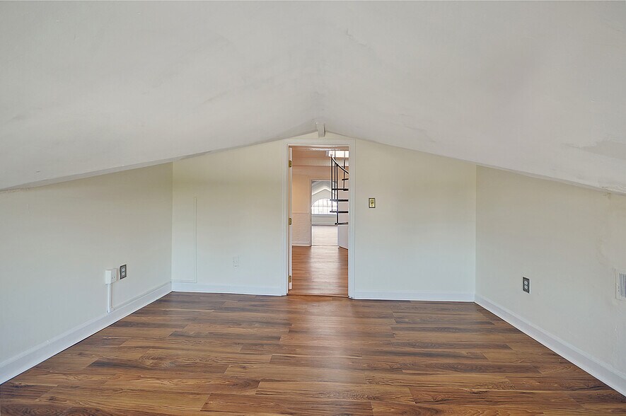 More Photos Of 635 E Bay St, Charleston Office Residential For Lease