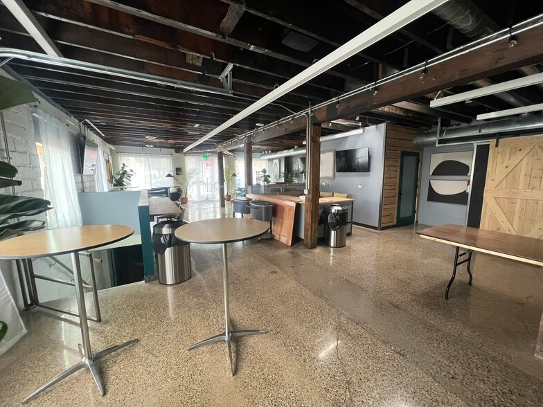 More Photos Of 4010 E Lake St, Minneapolis Storefront For Sale