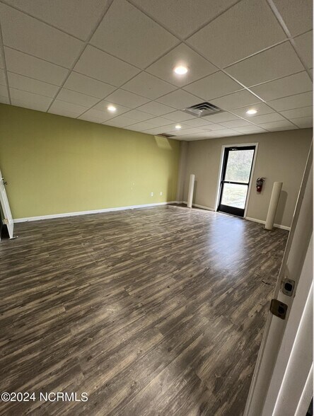 More Photos Of 709 1/2 Southwest Blvd, Clinton Warehouse For Lease