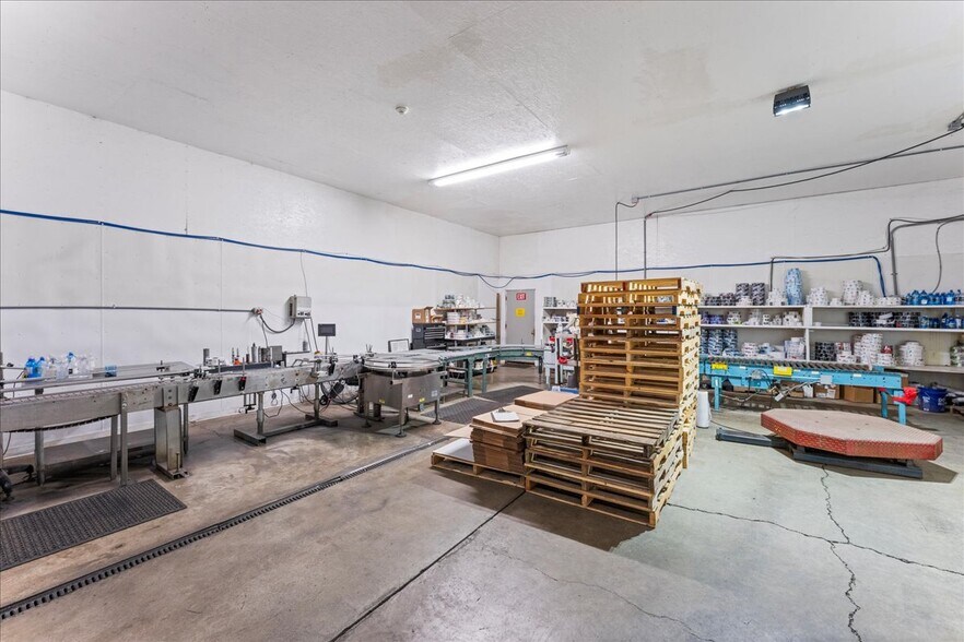 More Photos Of 3151 Waconda Rd NE, Gervais Warehouse For Lease