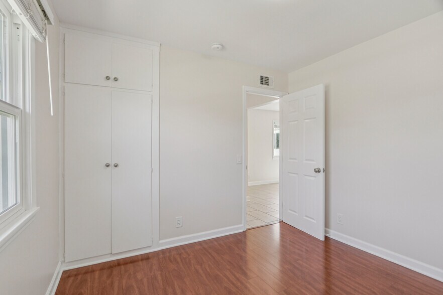 More Photos Of 17148 Stare St, Northridge Apartments For Sale