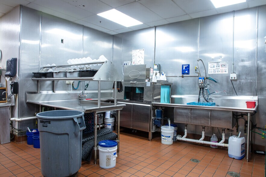 More Photos Of 725 Broadway, South Portland Restaurant For Sale