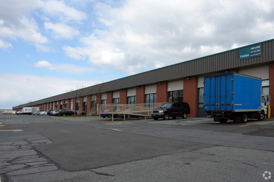 More Photos Of 3361 75th Ave, Landover Warehouse For Lease
