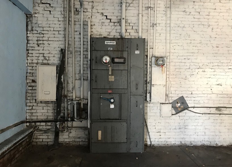 More Photos Of 3805 Avalon Blvd, Los Angeles Manufacturing For Lease