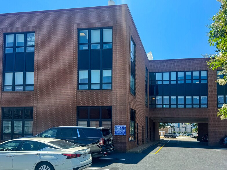 More Photos Of 303 34th St, Virginia Beach Office For Lease