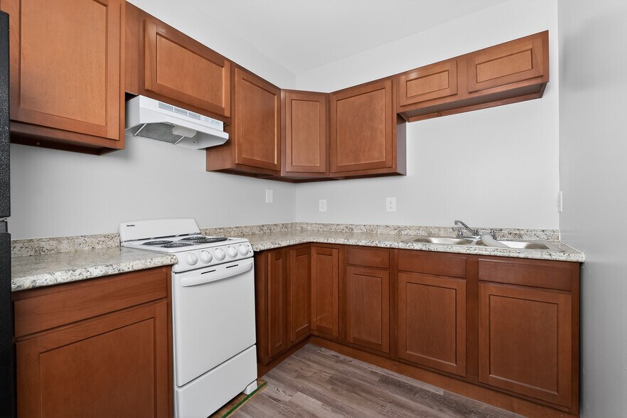 More Photos Of 502-611 W Shelby St, Falmouth Apartments For Sale
