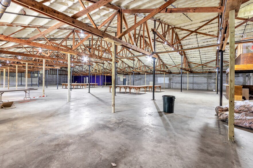 More Photos Of 121 Trotter Industrial Ln, Saluda Warehouse For Lease