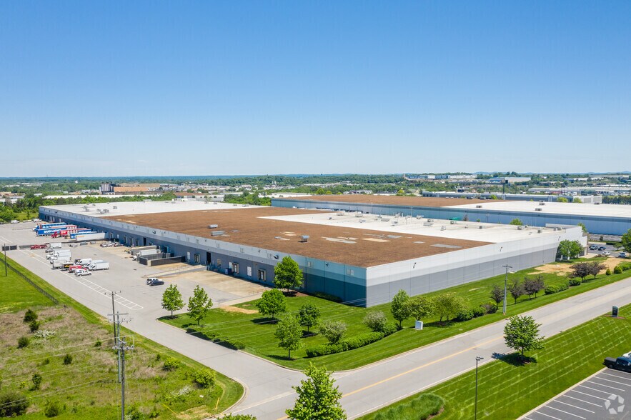 More Photos Of 4000-4010 Centre Pointe Dr, La Vergne Distribution For Lease