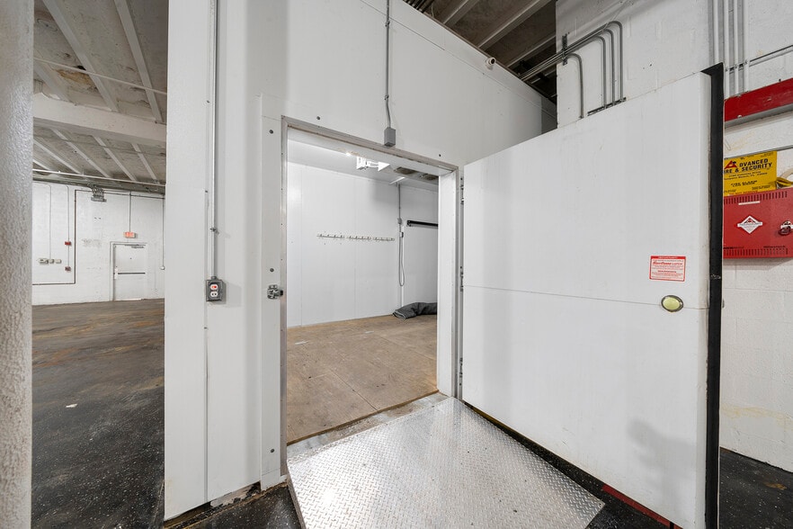 More Photos Of 2585 NW 21st Ter, Miami Warehouse For Lease