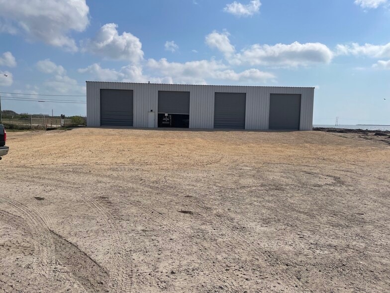 More Photos Of 101 Skipper Ln, Corpus Christi Warehouse For Sale