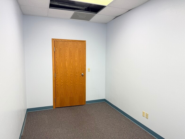 More Photos Of 1001 Arboretum Dr, Waunakee Flex For Lease