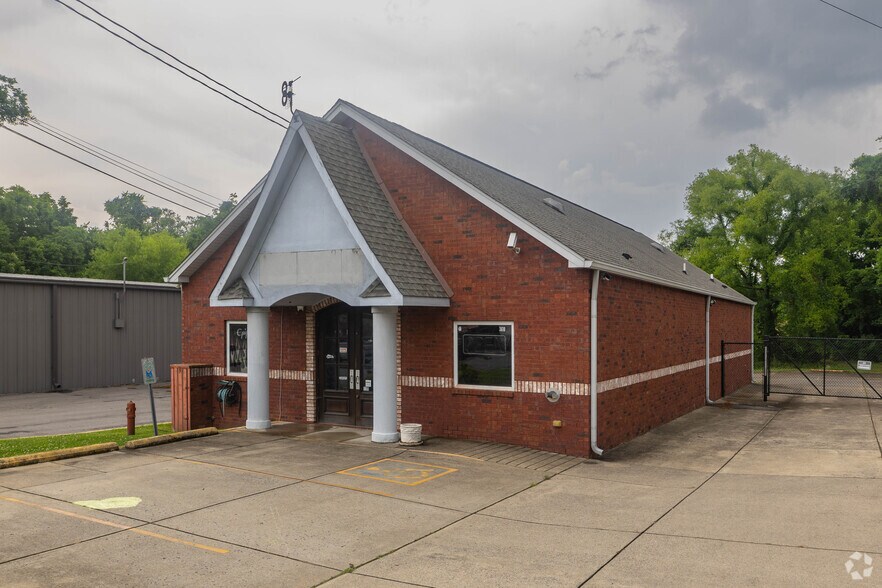 Primary Photo Of 3610 Old Hickory Blvd, Lakewood General Retail For Lease
